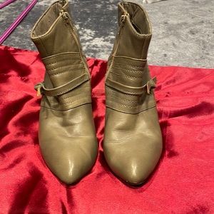 Short boots with high heel.